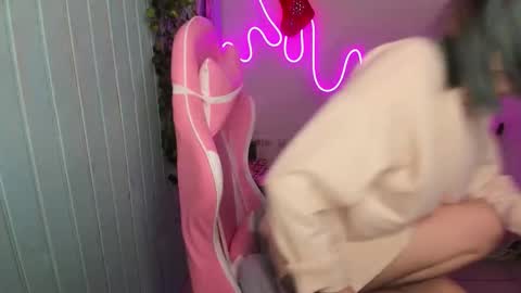 elieiza_xo online show from January 18, 10:00 am