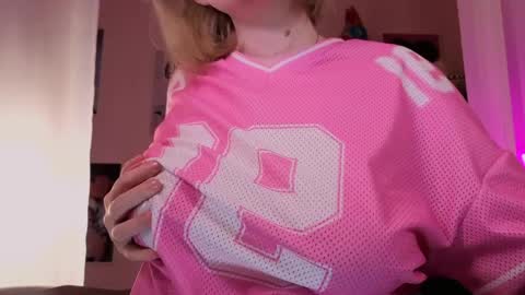 Ellie online show from March 29, 8:46 am