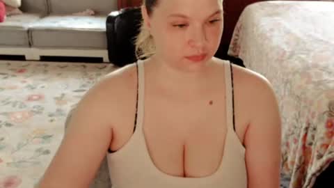 ElinaReign   online show from July 27, 11:57 pm