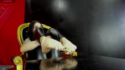 Elinne hendrix  online show from September 20, 1:20 pm