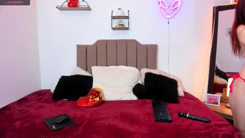 Elizabeth  online show from September 18, 12:15 pm