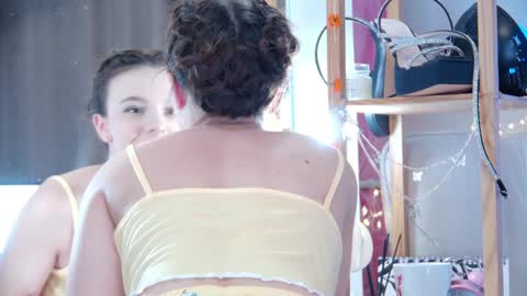 ElisabethDavis online show from January 17, 3:32 pm