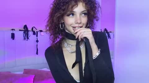 elisabethflores online show from October 7, 8:57 pm