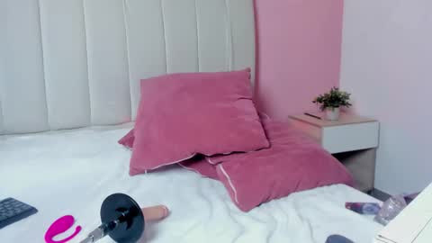 elisabethflores online show from November 19, 10:10 pm