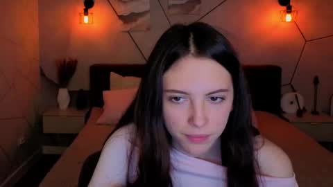 Elise online show from March 22, 8:20 am