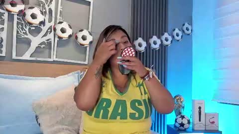 Elise Play Boobs online show from June 25, 7:04 pm
