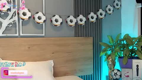 Elise Play Boobs online show from July 4, 10:16 pm