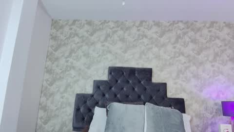 Elizabeth online show from March 20, 9:30 pm