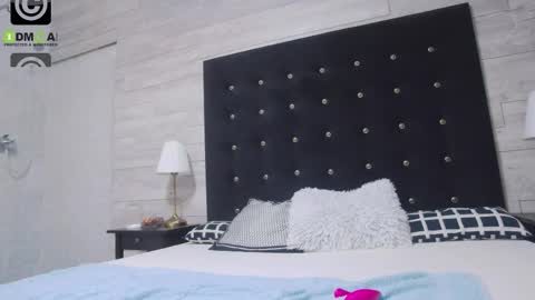 ella_lizzie online show from October 13, 7:05 pm