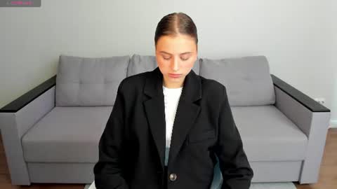 Ella online show from July 10, 1:17 am