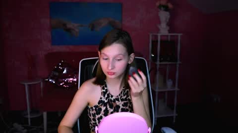 Ella online show from April 4, 1:43 pm