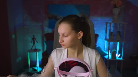 Ella online show from February 9, 4:57 am