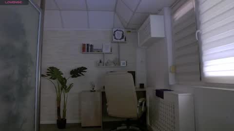            online show from March 5, 12:33 pm