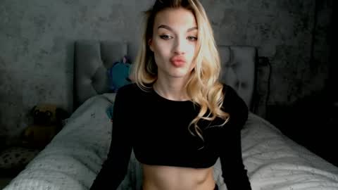 ellamilla online show from May 11, 4:04 pm