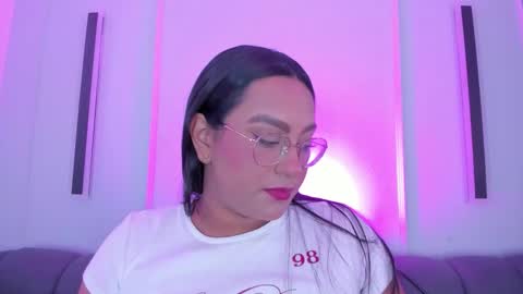 Ella online show from November 22, 11:35 am