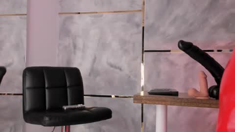  ella  online show from January 18, 11:50 am