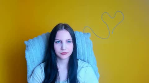 ellie_esmi online show from May 21, 12:25 pm