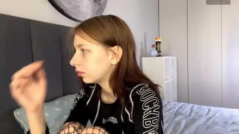 Ellie online show from October 2, 7:35 am