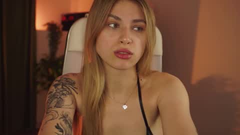 elliecutes online show from May 30, 8:45 am