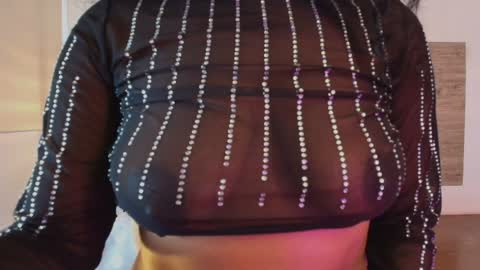 elliee_alves online show from April 8, 6:10 pm