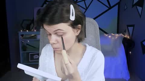 elliemurler online show from September 24, 9:19 am