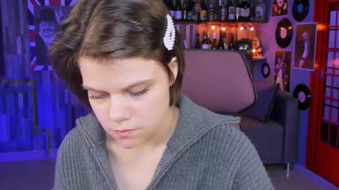 elliemurler online show from September 25, 9:19 am