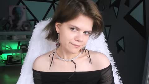 elliemurler online show from October 19, 9:33 am