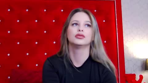 Elsa Jean online show from November 17, 5:08 am