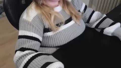 Elly online show from October 24, 5:09 pm