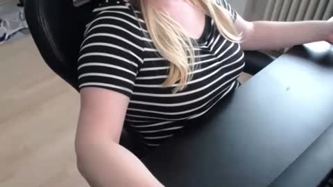 Elly online show from September 21, 8:13 am