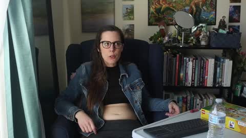 Elly Naomi online show from January 17, 4:15 pm