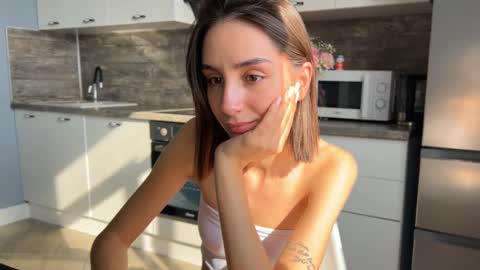 Im online Fri Sun Mon Tue Thu Fri Sat3 from 1000 online show from March 12, 6:40 am