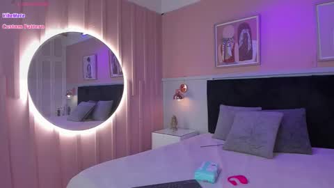 Elodie  online show from March 3, 11:38 am