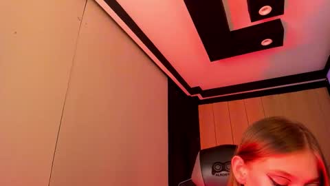 elvirarosse1 online show from January 12, 12:10 pm