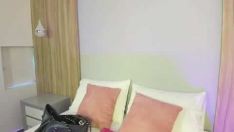 E L Y online show from June 11, 12:13 pm