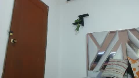 ElyThonsom online show from December 22, 12:19 pm