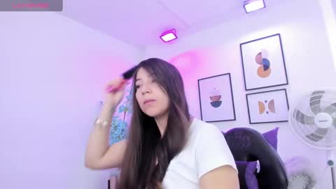 Ema louisx  online show from February 4, 12:33 pm