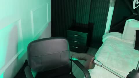 Ember Velvet online show from March 18, 4:39 am