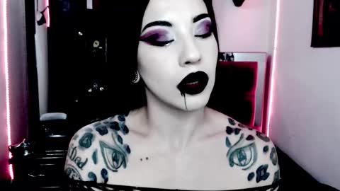 Emerald Black online show from November 10, 5:13 am