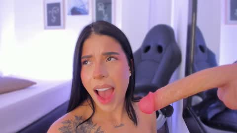 emelie_89 online show from September 10, 1:44 pm