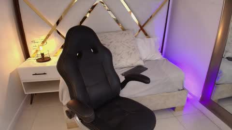 Emily  online show from December 5, 4:45 am