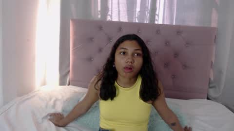 emhily online show from December 3, 8:06 pm