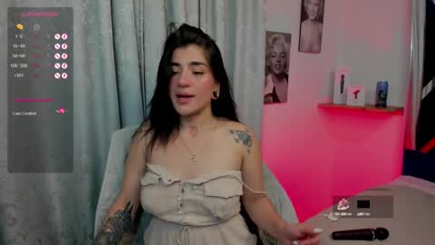 emilayton_ online show from February 18, 5:31 am