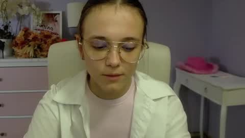 Emilly online show from February 28, 9:04 am