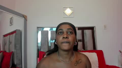 Emilly Roa online show from April 16, 7:02 pm