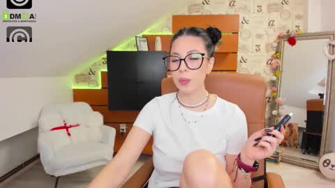 EmillyTaylor online show from February 3, 6:22 am