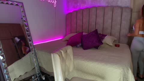  emily valentina     online show from February 7, 7:59 pm