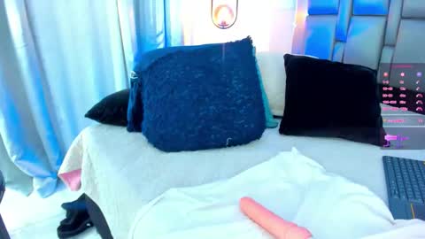 Emi  online show from October 13, 2:53 pm