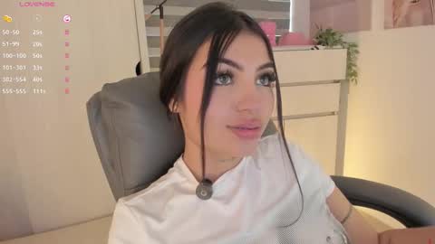 EmilyKenner  Independent model  online show from November 3, 1:48 pm