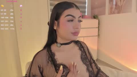 EmilyKenner  Independent model  online show from November 16, 1:55 pm